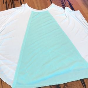 Free-flowing sea-foam green and cream